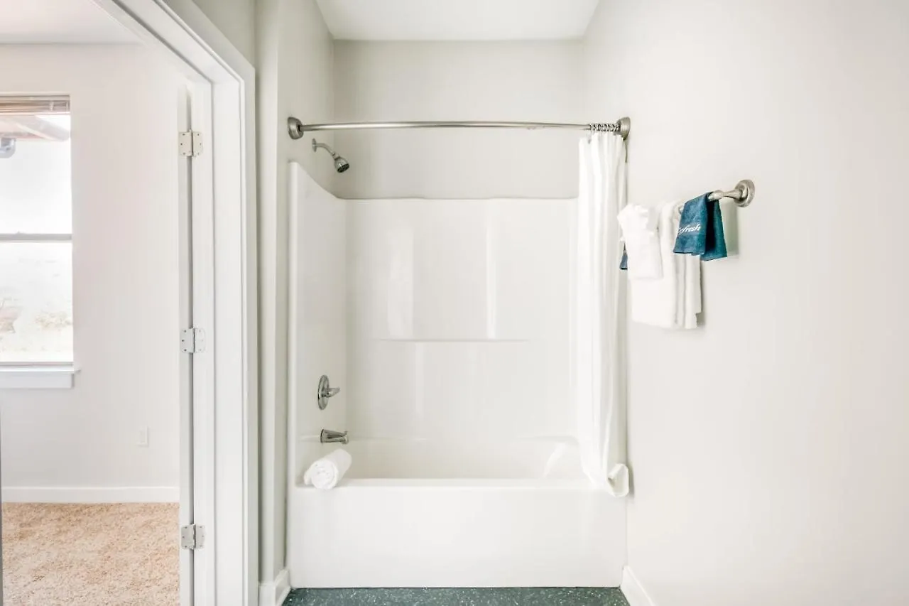 Cozysuites Musicrow Classy 1Br W Free Parking 09 Nashville Apartment